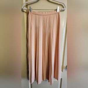 UNIQLO Like New Midi Pleated Skirt. Size Small.